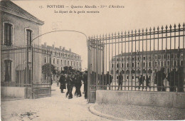 LE 9-(86) POITIERS - QUARTIER ABOVILLE - 33e D' ARTILLERIE - LE DEPART DE LA GARDE MONTANTE - 2 SCANS - Poitiers