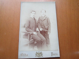 Deux Jeunes Hommes - Anonymous Persons