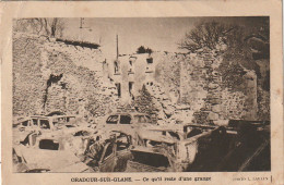 LE 13-(87) ORADOUR SUR GLANE - CE QU' IL RESTE D' UNE GRANGE - CARCASSES DE VEHICULES - 2 SCANS - Oradour Sur Glane