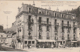 LE 17 -(88) PLOMBIERES LES BAINS - HOTEL RESTAURANT CURIN - RESIDENTS AUX BALCONS - AUTOMOBILES - 2 SCANS - Plombieres Les Bains