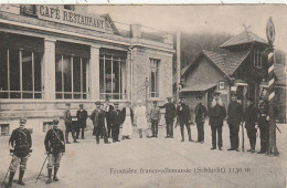 LE 18-(88)  FRONTIERE FRANCO ALLEMANDE ( SCHLUCHT ) - CAFE RESTAURANT : PERSONNEL - DOUANIERS - 2 SCANS - Autres & Non Classés