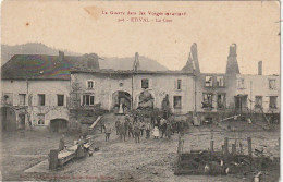 LE 18-(88)  LA GUERRE 1914 - ETIVAL - LA COUR  - VILLAGEOIS AU MILIEU DES RUINES - 2 SCANS - Etival Clairefontaine