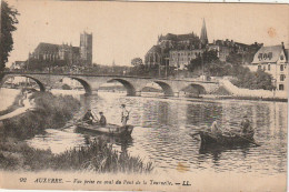 LE 19 -(89) AUXERRE - VUE PRISE EN AVAL DU PONT DE LA TOURNELLE - BARQUES , CANOTEURS    - 2 SCANS - Auxerre