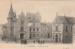 LE 23 -(91) ETAMPES - L' HOTEL DE VILLE - CHARETTE A BRAS - PETIT METIER D' AUTREFOIS - 2 SCANS - Etampes