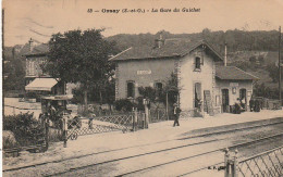 LE 23 -(91) ORSAY - LA GARE DU GUICHET  - PASSAGE A NIVEAU - AUTOMOBILE - VOYAGEURS SUR LE QUAI- 2 SCANS - Orsay