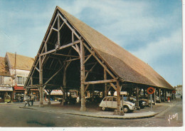 LE 24-(91) MILLY LA FORET - LES HALLES - AUTOMOBILES : 2 CV , DS - CARTE COULEURS - 2 SCANS - Milly La Foret