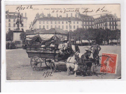 LYON - Place Bellecour La Voiture Aux Chèvres - Très Bon état - Lyon 2