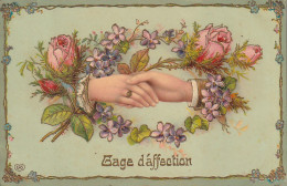 HO Nw (3) " GAGE D' AFFECTION " - CARTE FANTAISIE - MAINS ENLACEES DANS COURONNE DE FLEURS - DORURE - 2 SCANS - Sonstige & Ohne Zuordnung