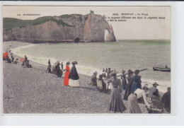 ETRETAT: La Plage Tout Le Charme D'etretat Dans Le Superbe Décor Que Lui A Fait La Nature-rare En Couleur- Très Bon état - Etretat