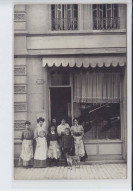 FRANCE: Marie Clerfeuille, Personnages Devant Leur Boutique De Chapeaux, Chien - Très Bon état - Fotos