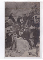 MONTEREAU: Un Groupe De Jeunes Assis Sur Des Rochers (carrieres) - Très Bon état - Montereau