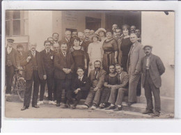 CHATELAILLON: Un Groupe De Personnes (entrée De L'ancien Cinema) - Très Bon état - Châtelaillon-Plage