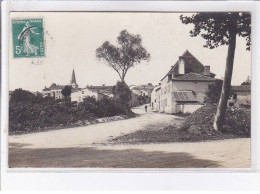 SAINT-MARTIN-D'ESTREAUX: Vue Du Village - Très Bon état - Autres & Non Classés