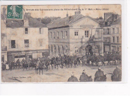 MERU - Arrivée Des Cuirassiers Place De L'hôtel De Ville Le 1er Mai - état - Meru