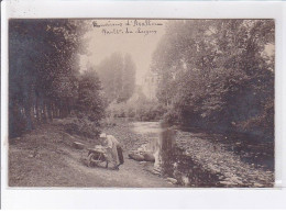 VAULT-de-LUGNY: Femme Près D'une Petite Rivière - Très Bon état - Sonstige & Ohne Zuordnung