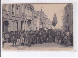 LE TREPORT: La Rue De Paris, Manifestation - état - Le Treport