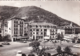 KO 31-(09) AX LES THERMES - PLACE DU BREILH - VUE GENERALE - ANIMATION - COMMERCES - Ax Les Thermes