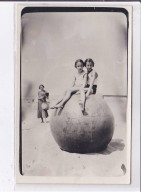 CALAIS: Souvenir De Calais 1935, Deux Fille Sur Un Ballon - Très Bon état - Calais