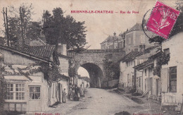 KO 32-(10) BRIENNE LE CHATEAU - RUE DU PONT - ANIMATION - Autres & Non Classés