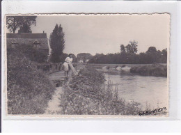 LE VAUDREUIL: Femme Près D'une Rivère - Très Bon état - Le Vaudreuil