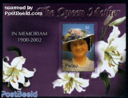 Palau 2002 Death Of Queen Mother S/s, Mint NH, History - Nature - Kings & Queens (Royalty) - Flowers & Plants - Königshäuser, Adel