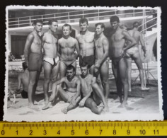 #15   Man On Vacation - On The Beach In A Bathing Suit / Homme En Vacances - Sur La Plage En Maillot De Bain - Personnes Anonymes