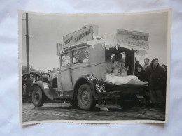 RARE - PHOTO ANCIENNE (23 X 17 Cm) BALKANIA - YAOURT : Scène Animée - Automobile - Poupées - Cars