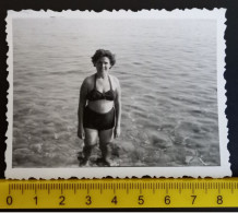 #15  Woman On Vacation - On The Beach In A Bathing Suit / Femme En Vacances - Sur La Plage En Maillot De Bain - Personnes Anonymes