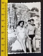 #15  Man Woman - Couple On Vacation - On The Beach In A Bathing Suit Femme En Vacances - Sur La Plage En Maillot De Bain - Personnes Anonymes