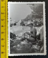 #15  Woman On Vacation - On The Beach In A Bathing Suit / Femme En Vacances - Sur La Plage En Maillot De Bain - Anonyme Personen