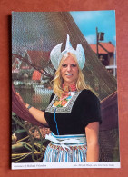 Carte Postale Vintage De Taille Continentale, Costume Traditionnel 0f Volendam Hollande 1970 - Autres & Non Classés