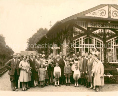 73749100 Bad Salzhausen Gruppenfoto Am Bahnhof Bad Salzhausen - Andere & Zonder Classificatie