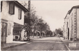 Cazères S/ Adour, La Grand' Rue Et La Place - Altri & Non Classificati