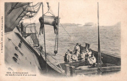 Militaria - Embarquement De Boeufs à Bord D'un Bateau Cuirassé - Marine Nationale - Manoeuvres