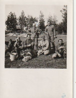 Foto Deutsche Soldaten Mit Russ. Kriegsgefangenen - Unsere Ersten 5 Gefangenen - 2. WK - 8*5cm  (69017) - War, Military
