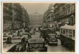 Snapshot PARIS Place De L'opéra Avenue Bus Voiture Car Trafic 40s 30s Iconique Pub Tramway Opéra - Places