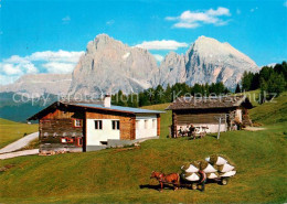 73748094 Seiser Alm 1700m Dolomiten Dolomiten Panorama Heuwagen  - Sonstige & Ohne Zuordnung