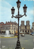 AUCH Place De L Hotel De Ville Et L Eglise Ste Marie 25(scan Recto-verso) MA2096 - Auch