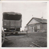 Foto Deutsche Soldatenunterkunft O.T. - LKW - 2. WK - 5*5cm  (69020) - Guerra, Militari