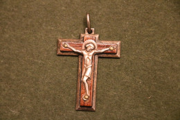 Médaille Religieuse - Croix Christ - Religious Holy Medal - Bois Et Métal - Religione & Esoterismo