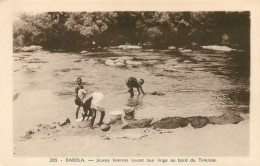 CONAKRY  GUINEE FRANCAISE DABOLA Jeunes Femmes Lavant Leur Linge Au Bord Du Tinkisso  22  (scan Recto-verso)MA2114Bis - Französisch-Guinea