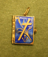 Médaille Religieuse - Livret émaillé Passion Du Christ  - Religious Medal  - Chemin De Croix - Religione & Esoterismo