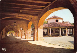 AUVILLAR La Halle Aux Grains Et Les Cornieres 27(scan Recto-verso) MA2127 - Auvillar