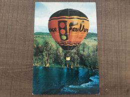 Montgolfière Feu Orange Survolant La Vallée Du Doubs - Fesselballons