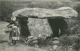 63* ST NECTAIRE  Dolmen                 MA95,0387 - Saint Nectaire