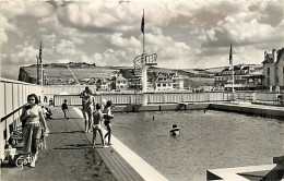 76* POURVILLE  Piscine  CPSM (petit Format)        MA96,0511 - Autres & Non Classés