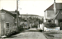 80* DOMMARTIN  Descente De La Gare  (CPSM Petit Format)                    MA97,0131 - Altri & Non Classificati