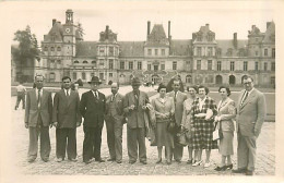 77* FONTAINEBLEAU  Carte Photo  Touristes     MA96,0910 - Fontainebleau