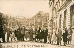 78* VERSAILLES  Carte Photo  Touristes (1951) MA96,0876 - Versailles (Kasteel)