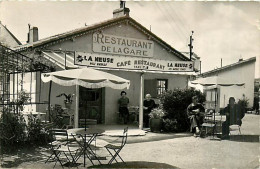 85* VELLUIRE  Hotel De La Gare  (CPSM Petit Format)                    MA97,0714 - Andere & Zonder Classificatie